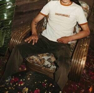 NEW THE BEE & THE FOX unisex - ungovernable tee in light peach